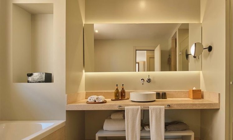JUNIOR SUITE STANDARD Room
