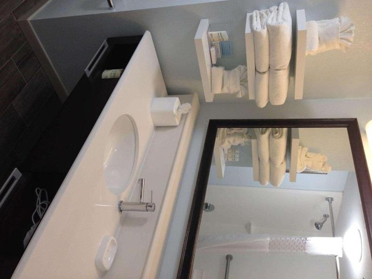 DOUBLE TWO QUEEN BEDS NON SMOKING Room
