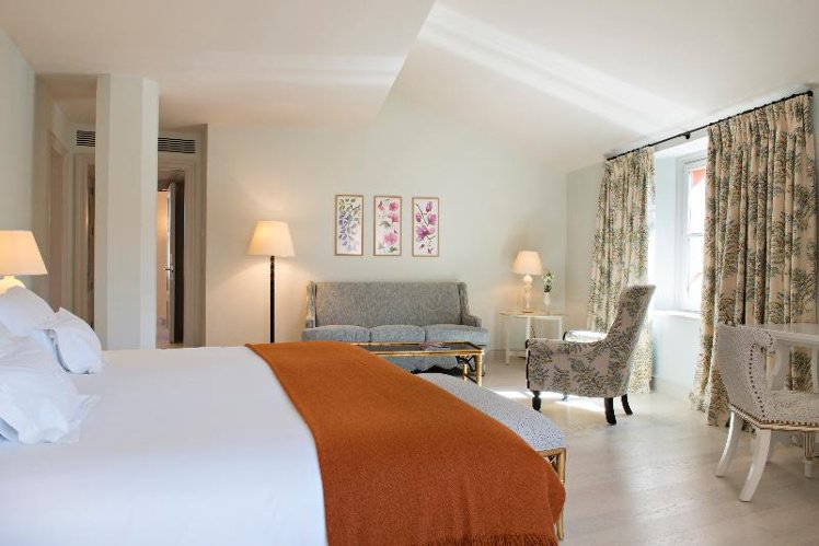 JUNIOR SUITE STANDARD Room