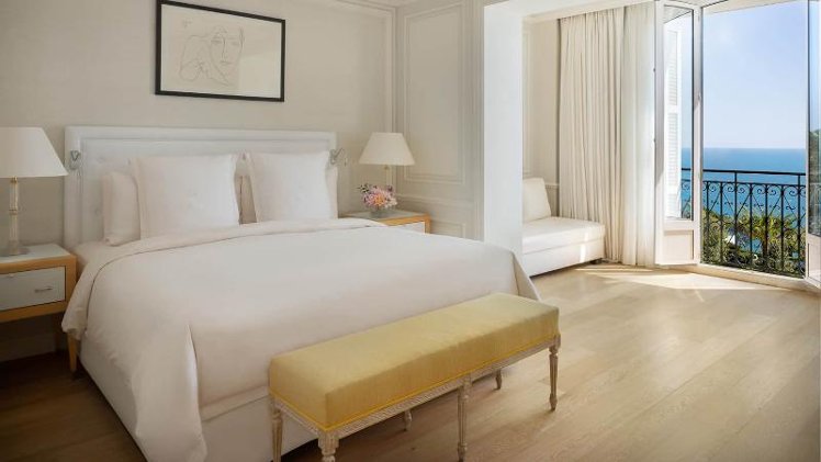 SUITE KING SIZE BED Room