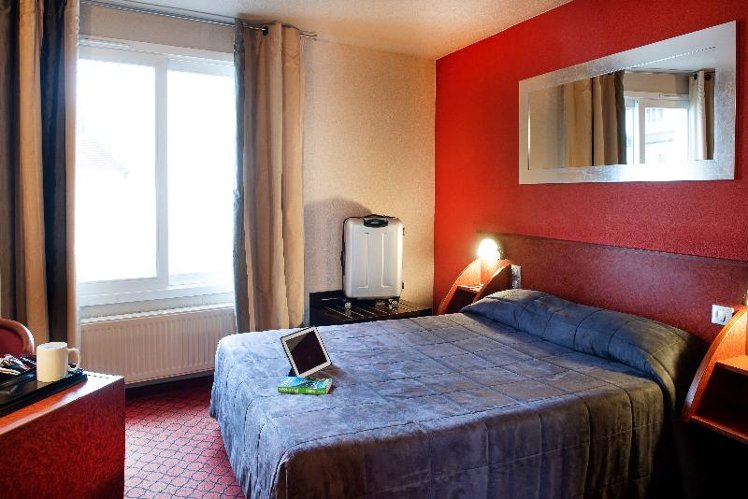 SUITE ONE BEDROOM ONE BATHROOM Room