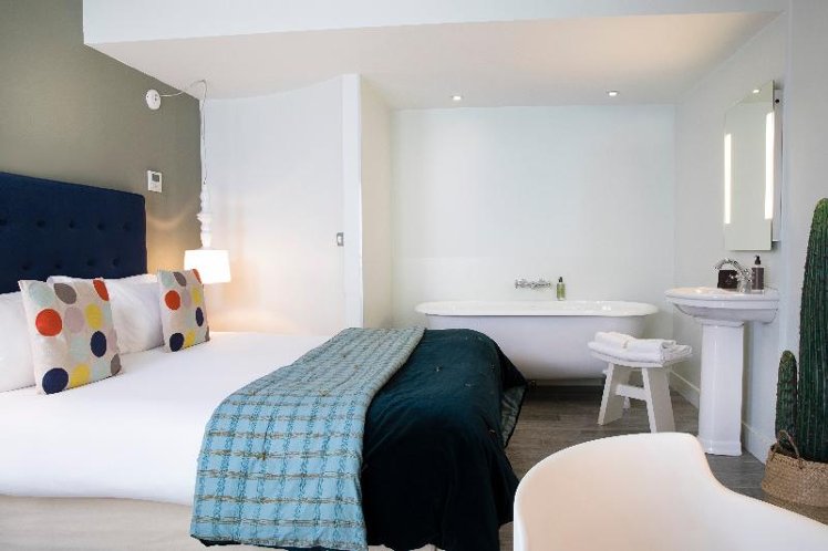 TRIPLE DUPLEX Room