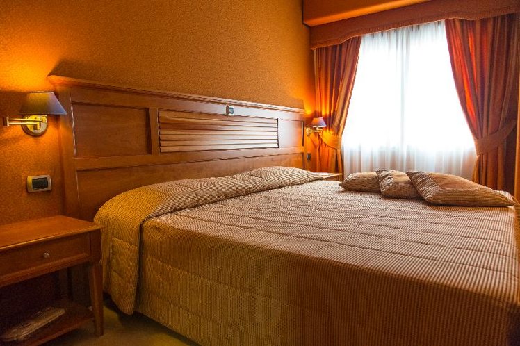 DOUBLE SINGLE USE STANDARD Room