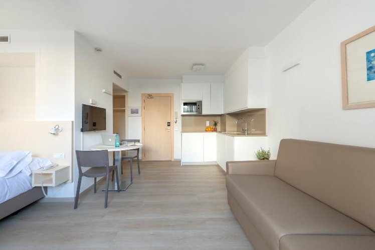 STUDIO CAPACITY 4 Room