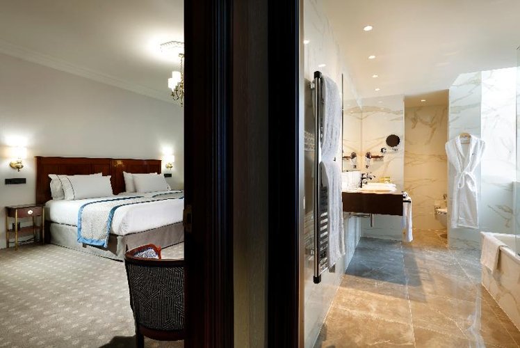 DOUBLE STANDARD Room
