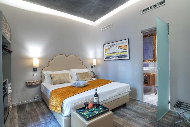 DOUBLE SUPERIOR QUEEN BED Room