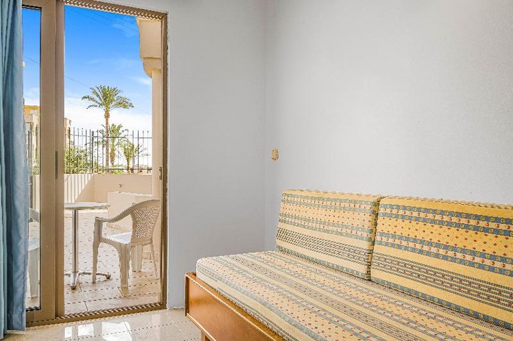 FAMILY ROOM GARDEN VIEW Room