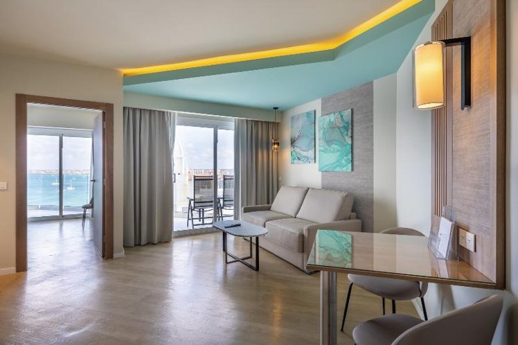 SUITE OCEAN FRONT Room