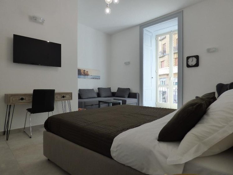 JUNIOR SUITE STANDARD Room