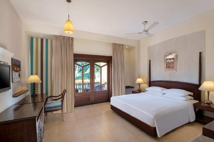 DOUBLE DELUXE POOL VIEW Room