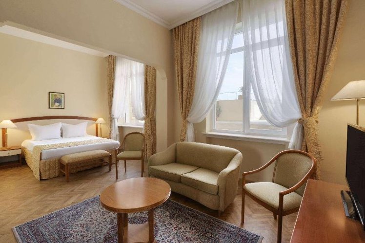 SUITE KING SIZE BED Room