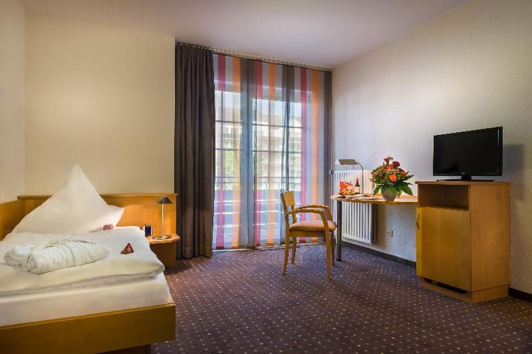 SINGLE STANDARD Room