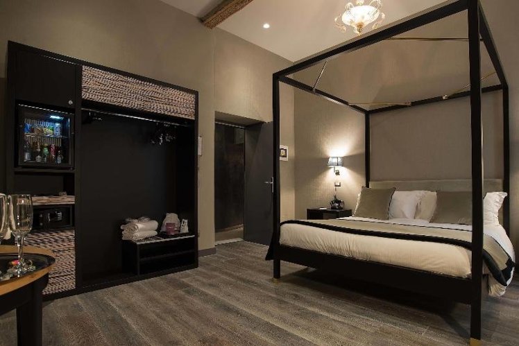 DOUBLE DELUXE QUEEN BED Room