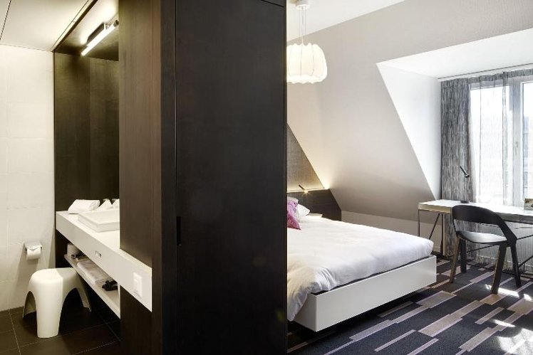 DOUBLE STANDARD Room