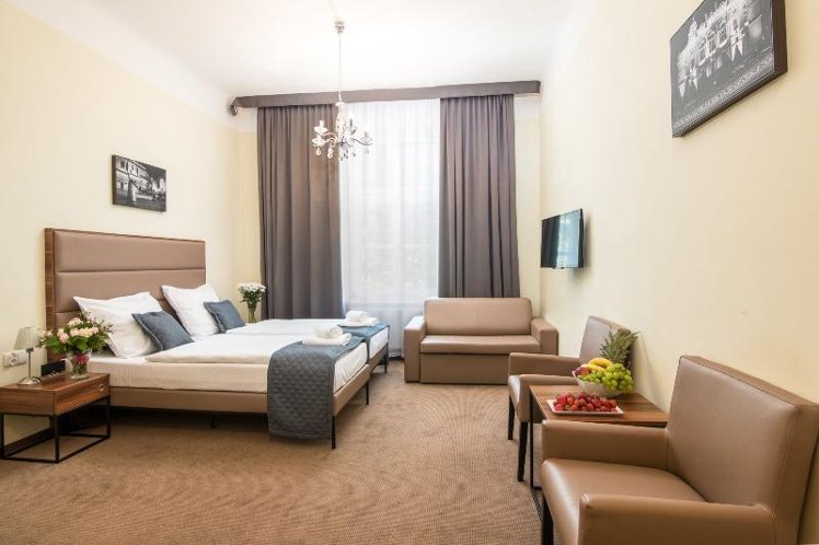 TRIPLE STANDARD Room
