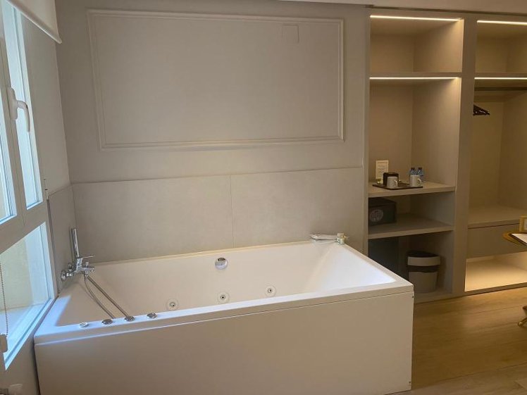 Double or Twin DELUXE Room