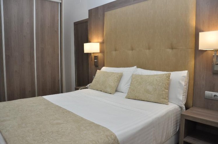 DOUBLE ONE BED Room