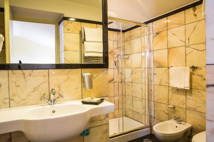 SINGLE STANDARD Room