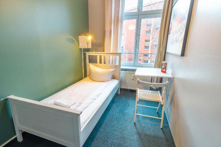 SINGLE ONE BED Room