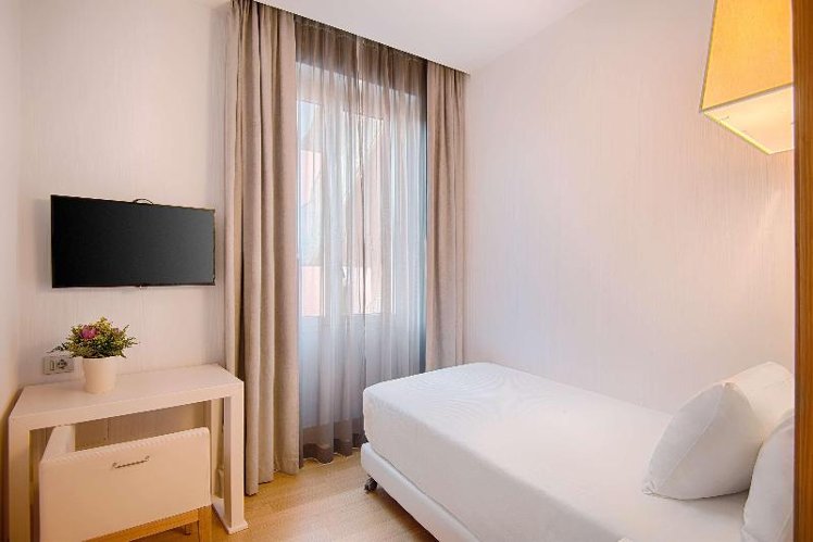 SINGLE STANDARD Room