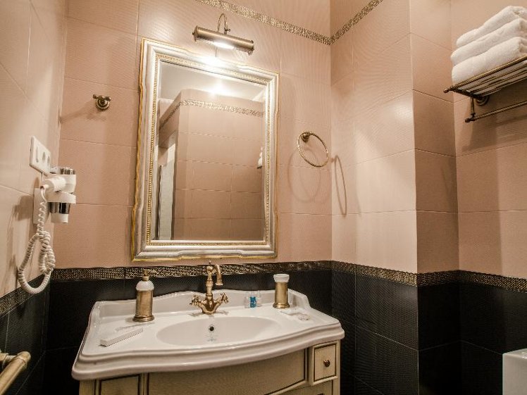 DOUBLE HONEYMOON Room