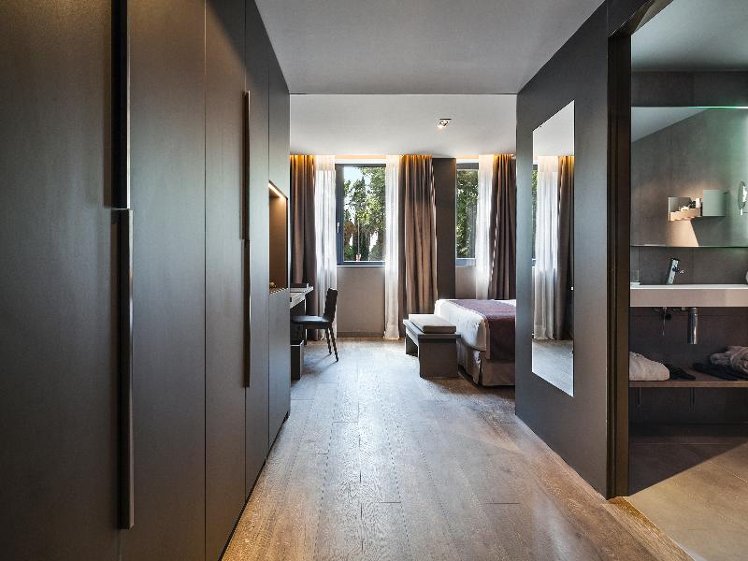 DOUBLE STANDARD Room