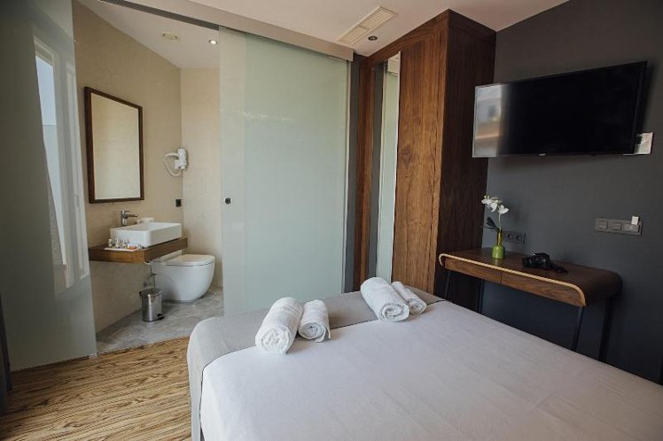 SINGLE WITH BALCONY Room