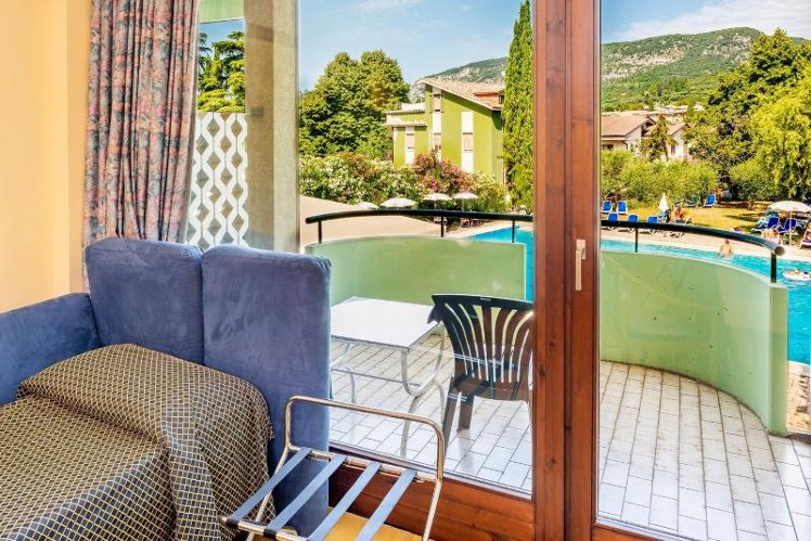 Double or Twin POOL VIEW Room