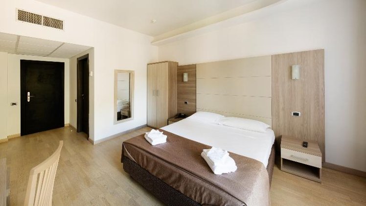 DOUBLE SINGLE USE STANDARD Room