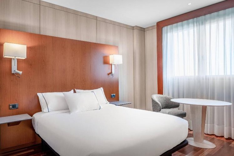 DOUBLE QUEEN SIZE BED Room