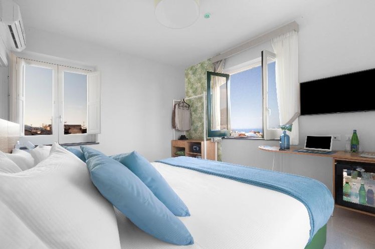 DOUBLE DELUXE WITH BALCONY Room