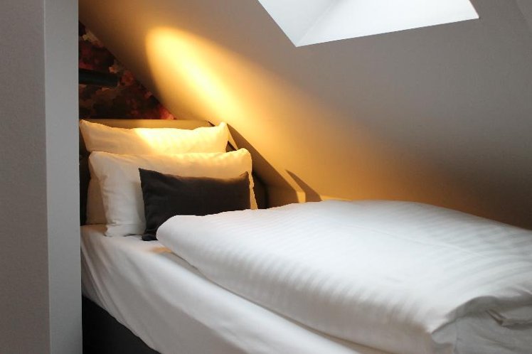 SINGLE STANDARD Room