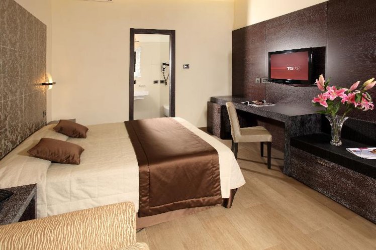 TRIPLE ANNEX Room