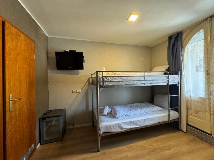 TWIN BUNK BED Room