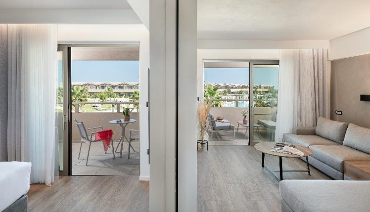 SUITE POOL VIEW Room