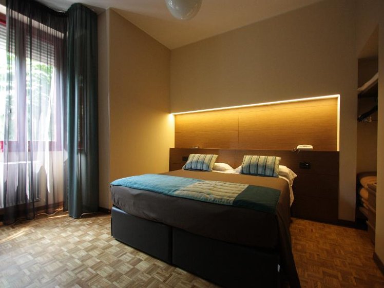 DOUBLE STANDARD Room
