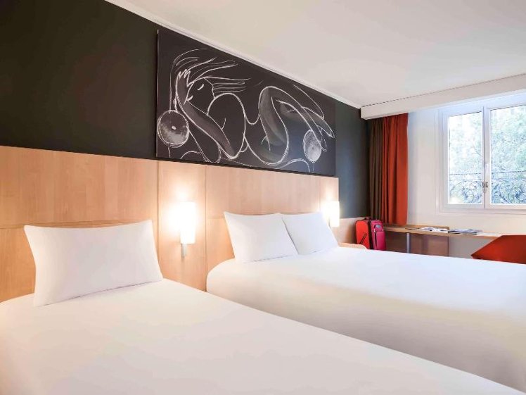 TRIPLE WITH DOUBLE BED Room