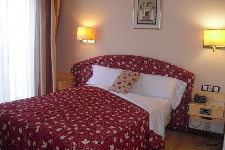 TRIPLE STANDARD Room