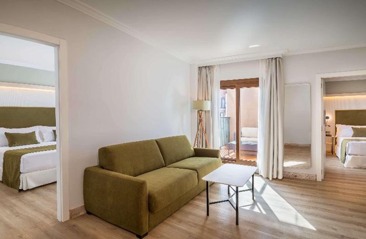 JUNIOR SUITE STANDARD Room