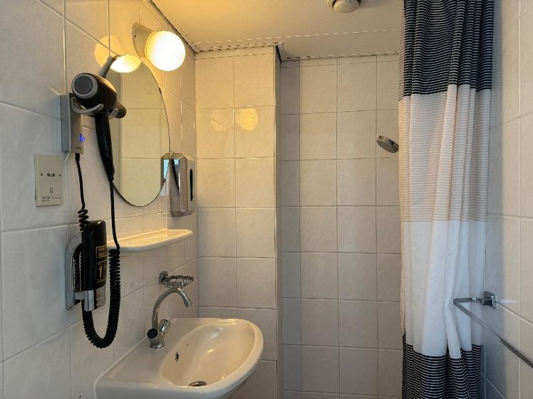 SINGLE WITH BALCONY Room