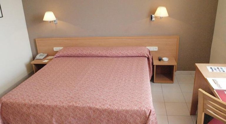 DOUBLE SINGLE USE STANDARD Room