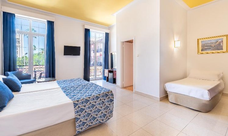 TRIPLE STANDARD Room
