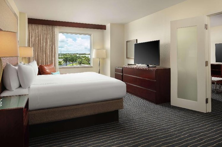 SUITE KING SIZE BED Room