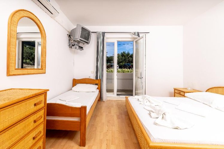 TRIPLE CAPACITY 3 Room