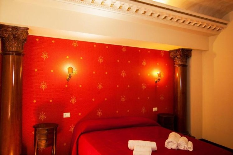 SUITE KING SIZE BED Room