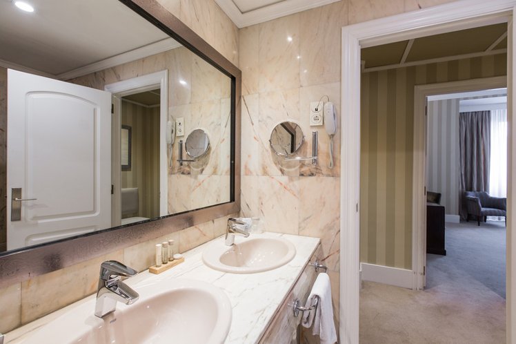 DOUBLE STANDARD Room