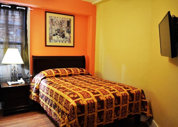 Room WITH SHARED BATHROOM Room