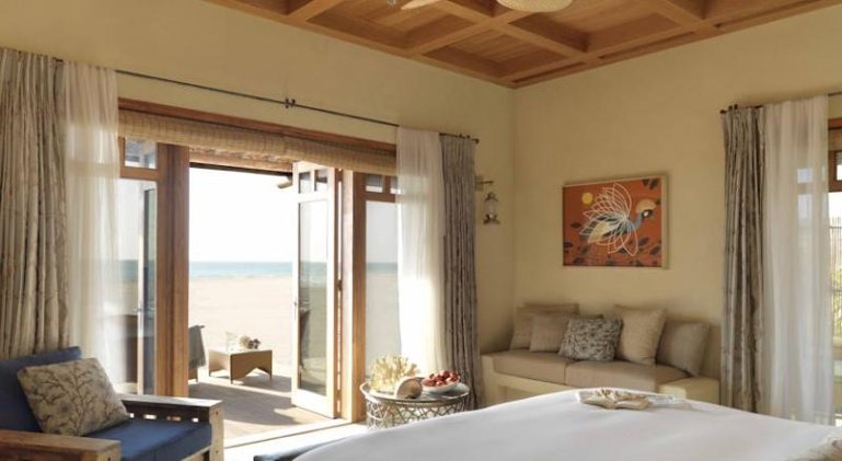 VILLA BEACH FRONT Room