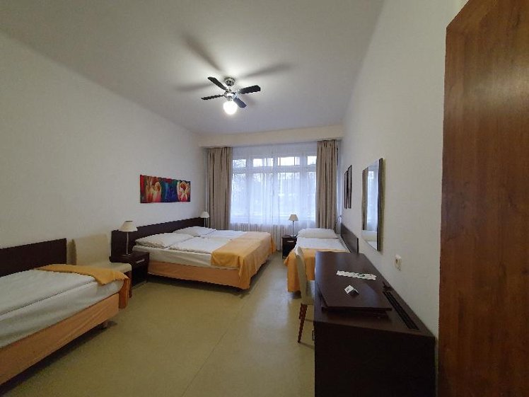 QUADRUPLE WITH SHARED BATHROOM Room