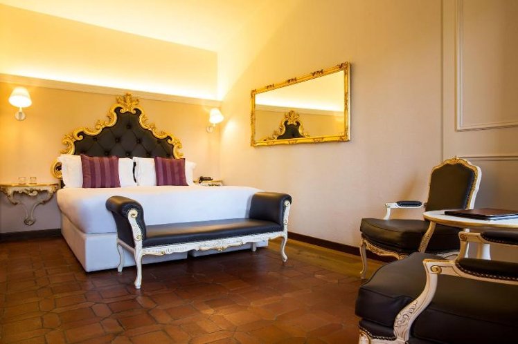 DOUBLE SUPERIOR KING BED Room